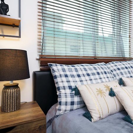 St George Thames Apartment ลอนดอน ภายนอก รูปภาพ