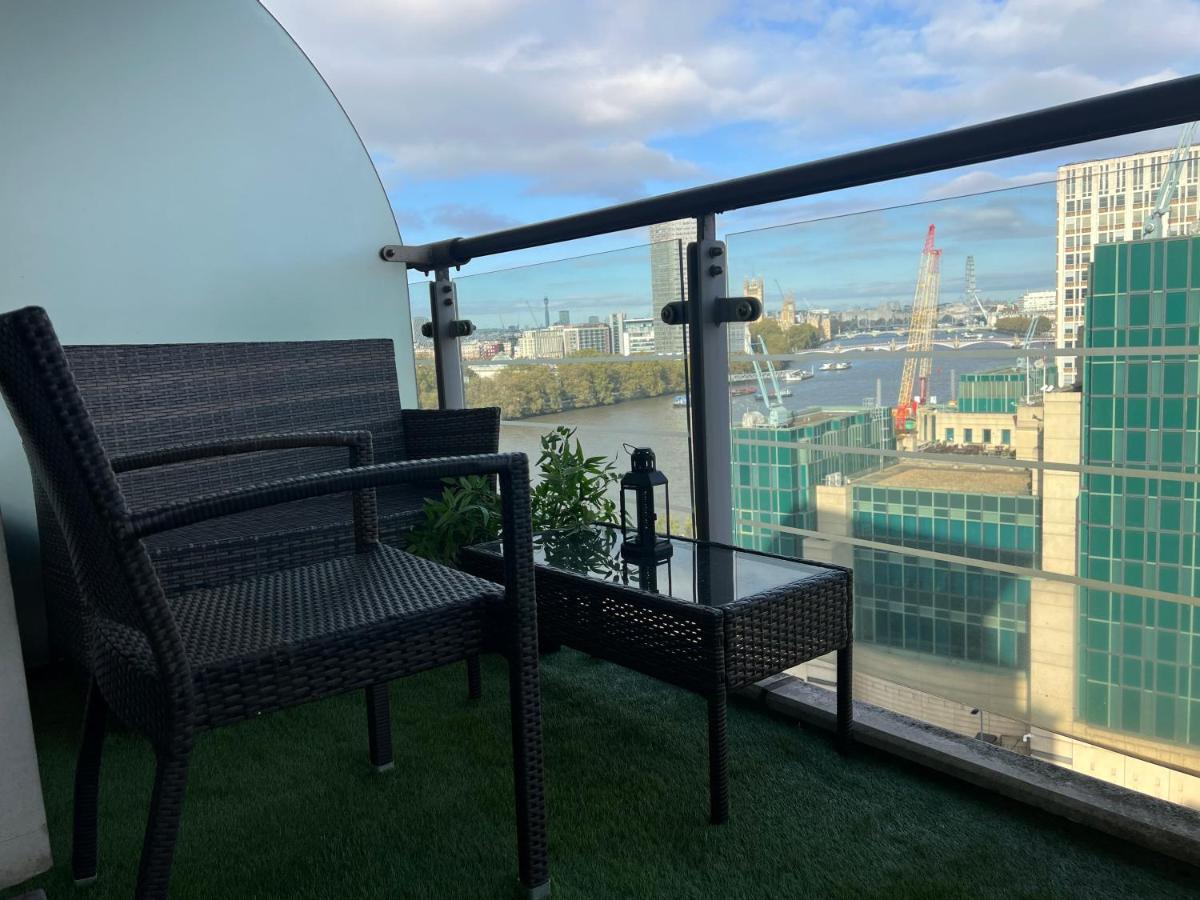 St George Thames Apartment ลอนดอน ภายนอก รูปภาพ