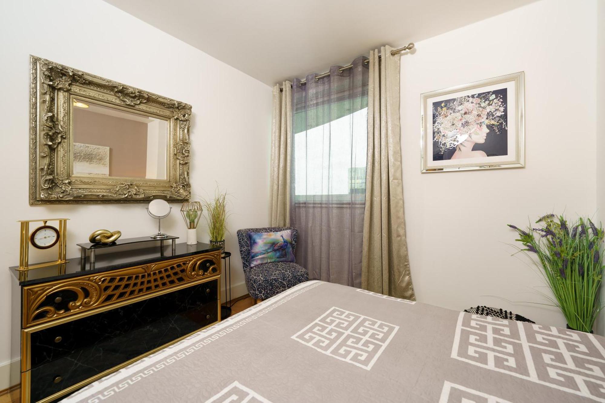 St George Thames Apartment ลอนดอน ภายนอก รูปภาพ